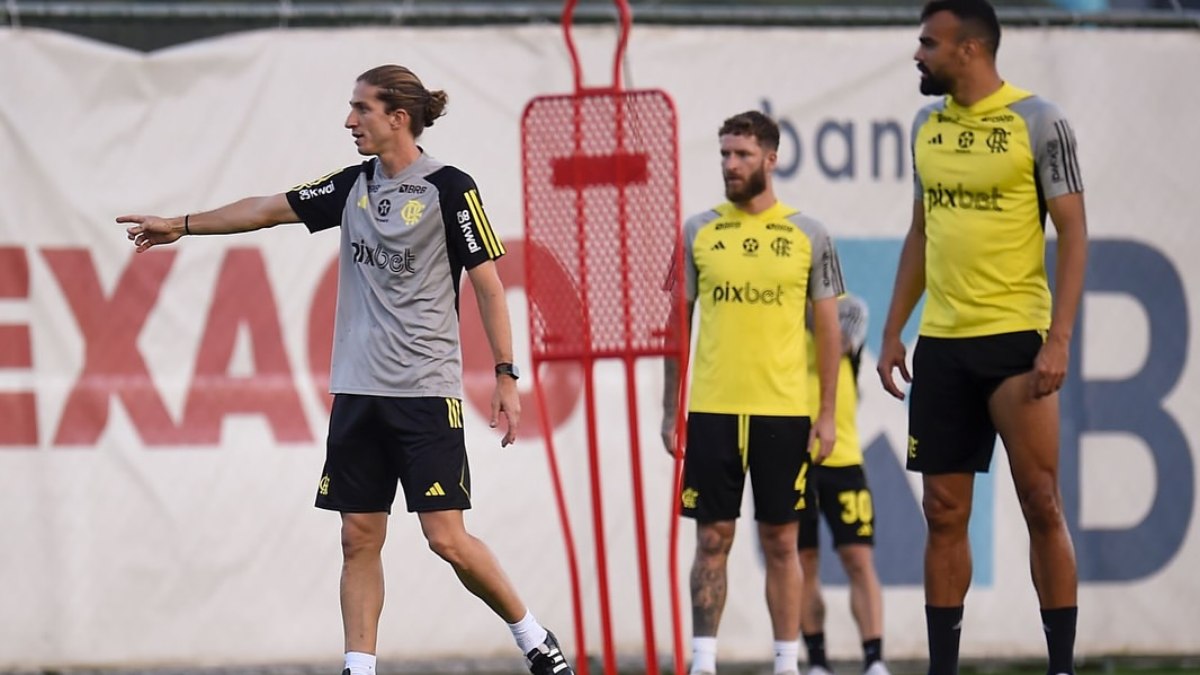 Filipe Luís comandou o sub-17 e o sub-20 do Flamengo antes de chegar ao profisional