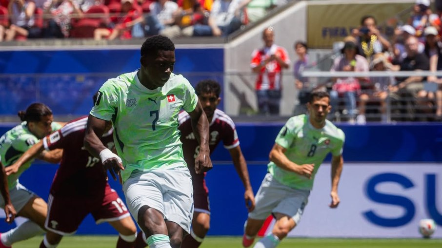 Embolo, de pênalti, marcou o primeiro gol da Suiça na Copa