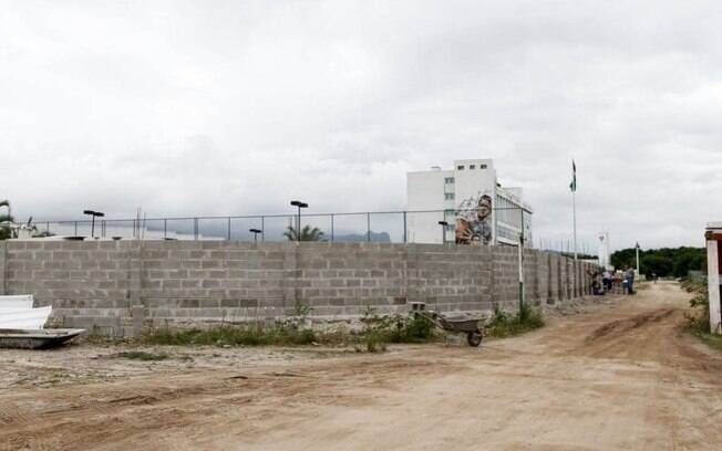 Fluminense inicia construção do muro do CT Carlos Castilho