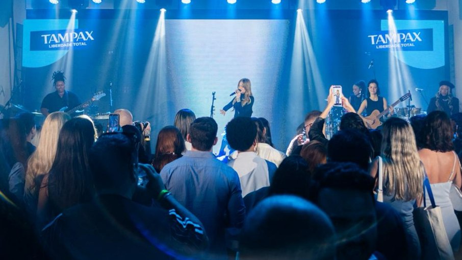 Luísa Sonza no evento da Tampax