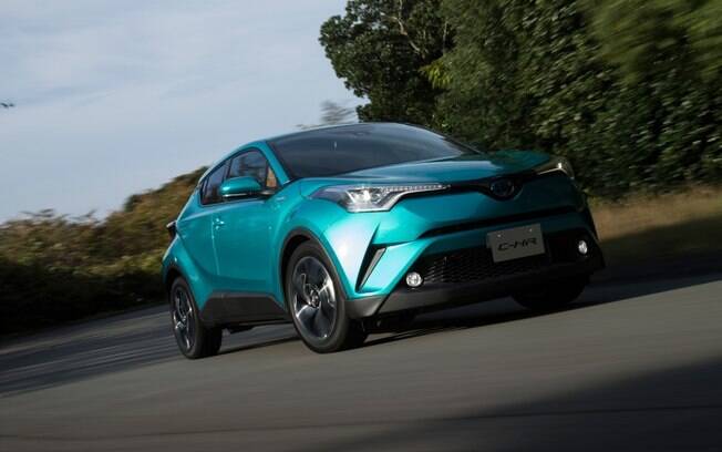 O Toyota C-HR usa os motores 1.2 turbo e o conjunto híbrido com motor 1.8 e outro elétrico. Nas Américas, usará o 2.0 do Corolla.