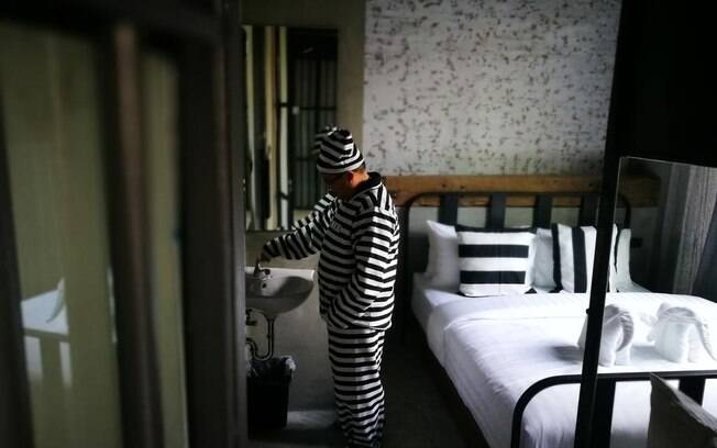 Com uma temática peculiar, hostel imita a experiência de uma prisão na Tailândia