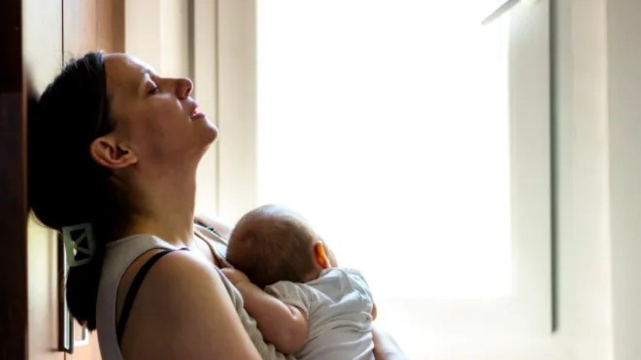 A frustração durante a maternidade é fruto de uma pressão exigida pela sociedade, segundo a jornalista 