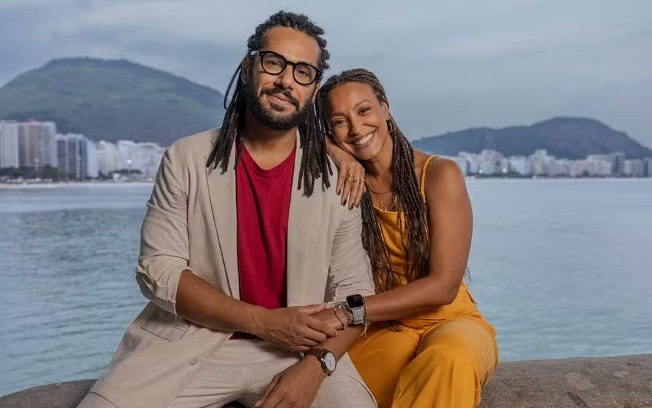 Amaury Lorenzo e Sheron Menezzes como Lucas e Bela de 