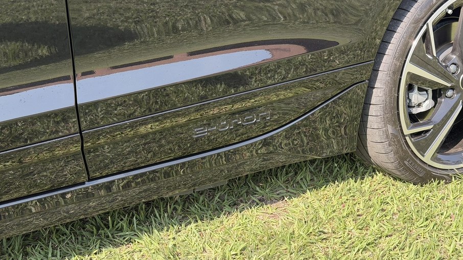 Detalhes aerodinâmicos e iluminação fazem parte da nova identidade visual do A6 Avant e-tron