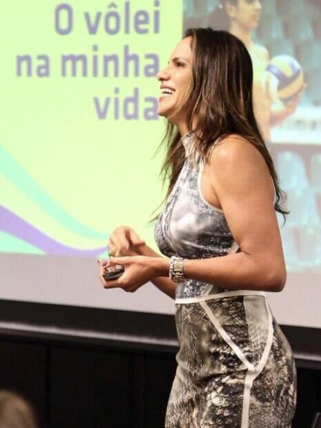 Ex-jogadora de vôlei, Virna Dias dá palestras motivacionais para empresas