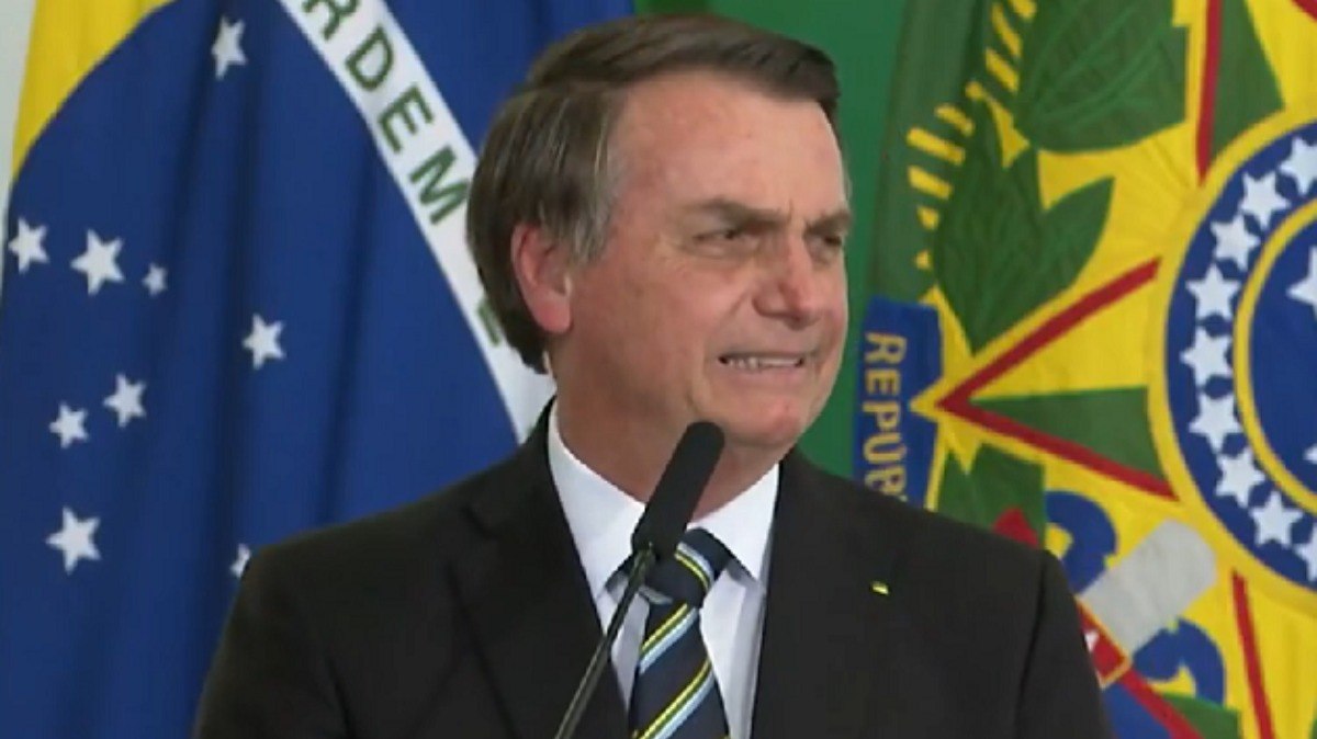 O ex-presidente Jair Bolsonaro é acusado de fraudar o cartão de vacinação para conseguir entrar nos Estados Unidos