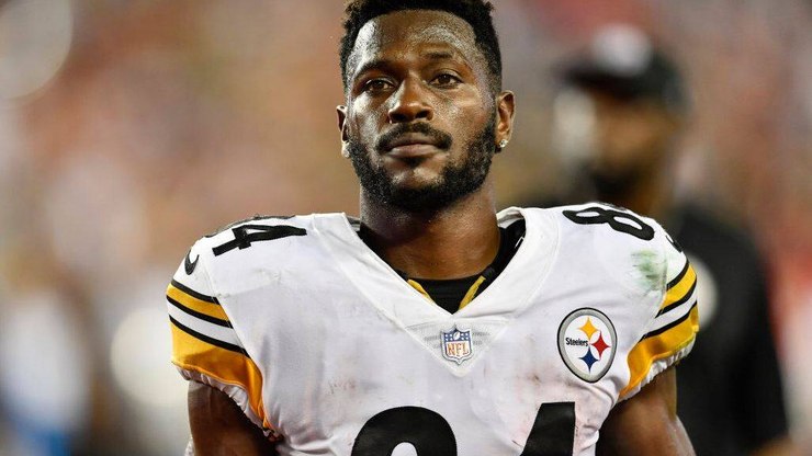 Antigo astro da NFL é procurado por tentativa de homicídio