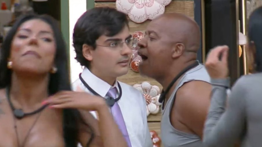 Dudu Camargo e Toninho brigam no reality Dudu Camargo e Toninho brigam no reality