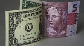 Dólar fecha a R$ 5,86, em segundo maior valor nominal da história