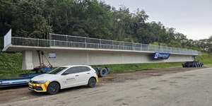 Fernão Dias é bloqueada para obra em passarela que matou família
