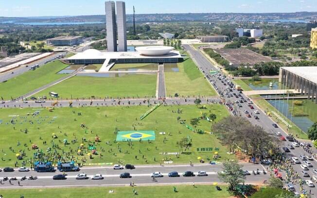 Protesto que aconteceu em Brasília neste domingo apoiava o presidente Jair Bolsonaro