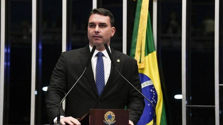 Flávio perderá foro privilegiado, mas casos podem seguir no STF
