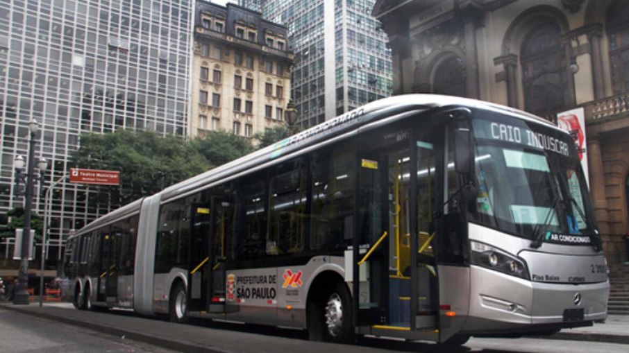 Greve de ônibus gera congestionamento na capital paulista