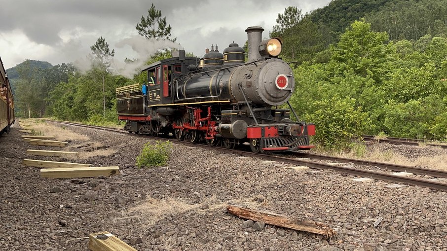 Maria Fumaça fabricada em 1913 percorre o circuito termal do Sul do Brasil Maria Fumaça fabricada em 1913 percorre o circuito termal do Sul do Brasil