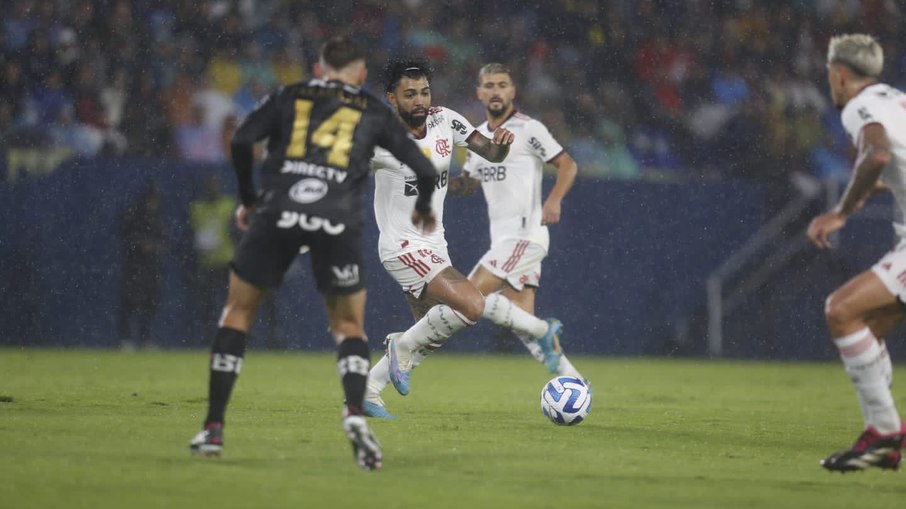 Independiente del Valle domina e vence o Flamengo