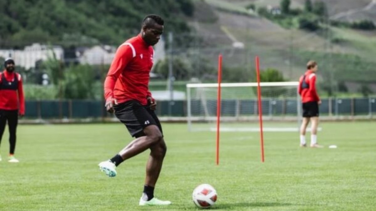 Corinthians pensa em contratação de Balotelli