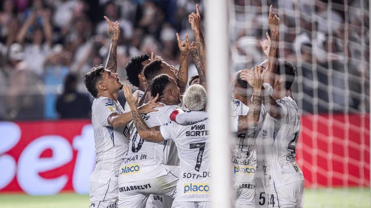 Santos enfrenta Corinthians na Neo Química Arena com apenas duas vitórias em 20 jogos