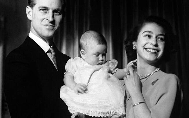 Kate Middleton usa colar da Rainha Elizabeth II no funeral de Philip