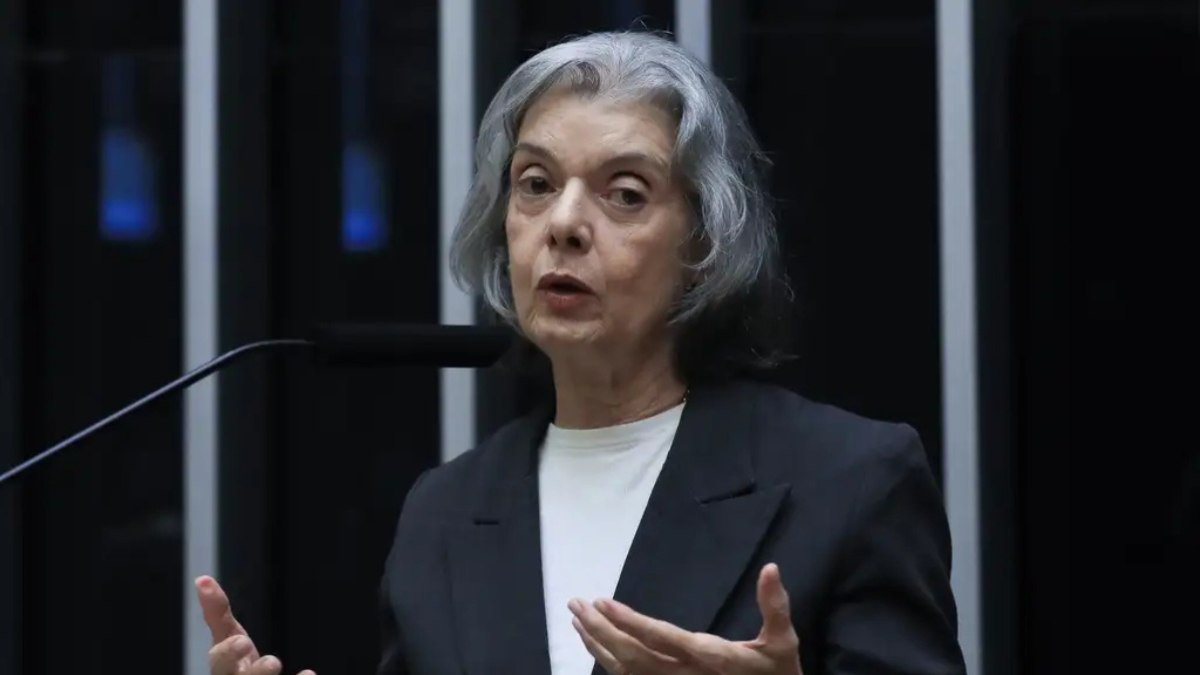 A ministra Cármen Lúcia é a próxima a votar