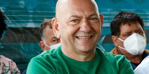 Moraes libera redes sociais de Luciano Hang, mas com restrições