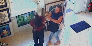 Estudante é agredida por andar sem sutiã na rua em Curitiba