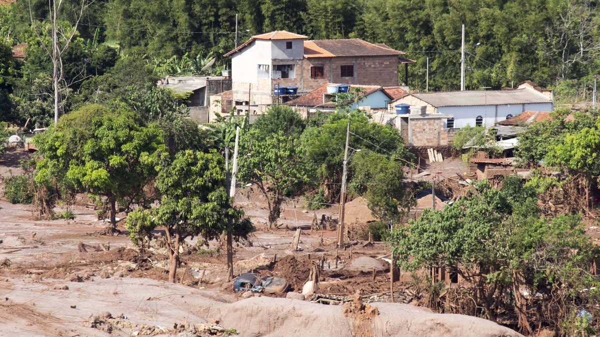 Tragédia em Mariana deixou 19 mortos e centenas de desabrigados