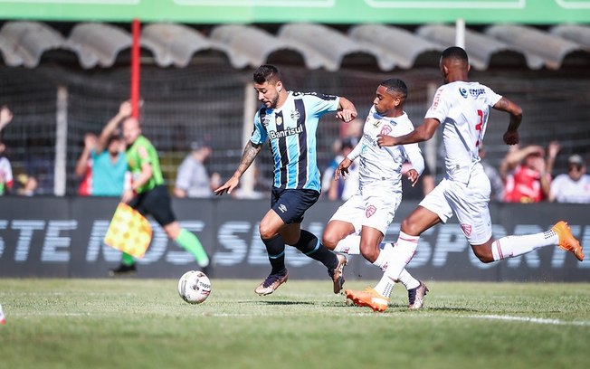 João Pedro se destaca na lateral direita do Grêmio pelo Campeonato Brasileiro