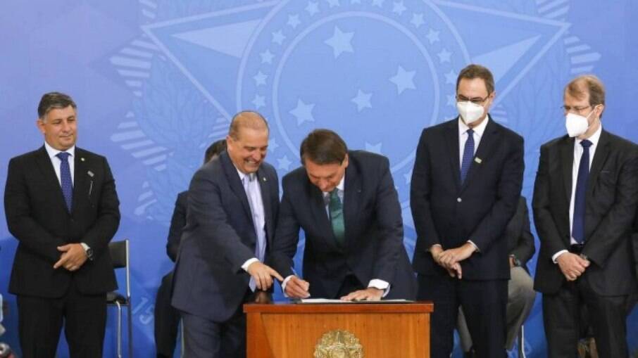 Bolsonaro assinou MP que cria programa de qualificação profissional