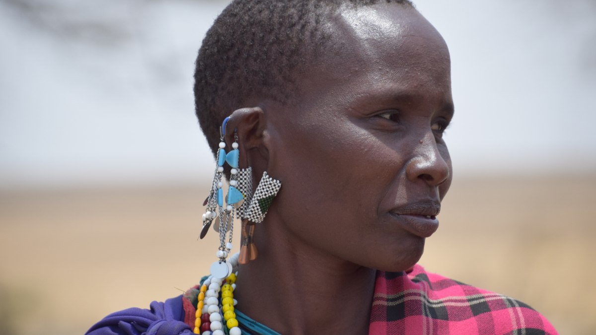Uma mulher da tribo Masai na Tanzânia