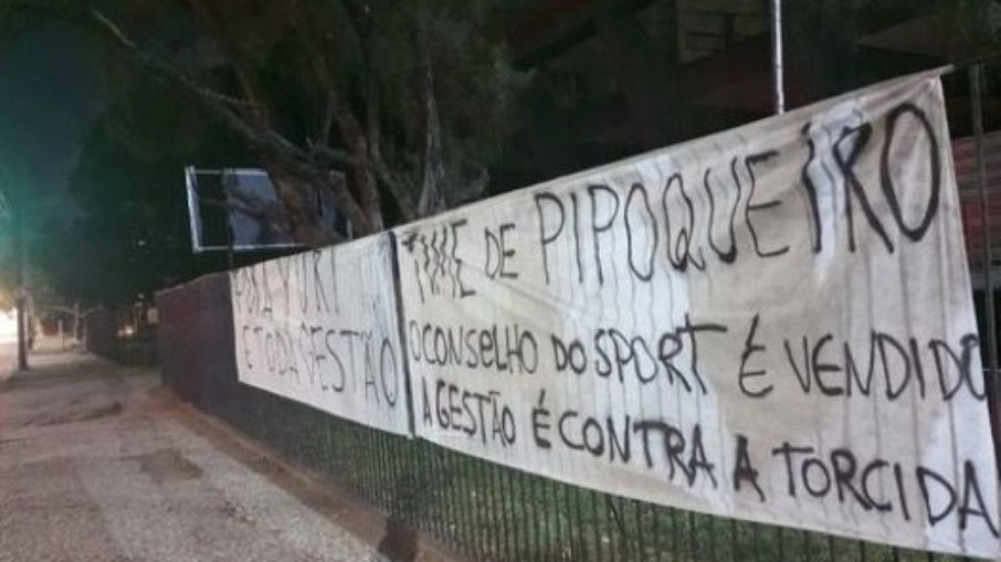 Torcida do Sport protesta contra o presidente Yuri Romão Torcida do Sport protesta contra o presidente Yuri Romão