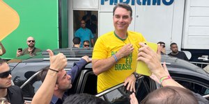 Flávio Bolsonaro cancela agenda de campanha em Juiz de Fora (MG)