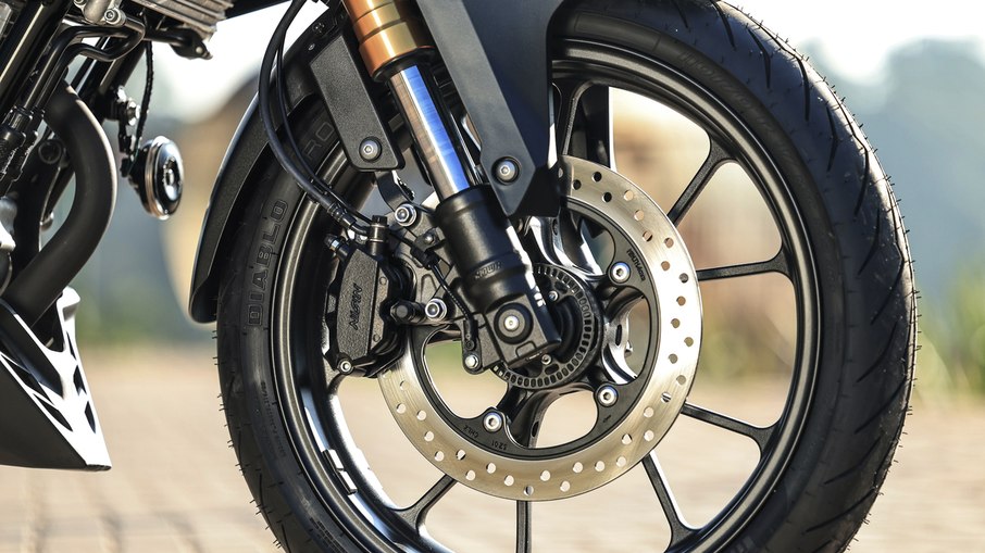Nova suspensão invertida Showa SFF-BP é uma das principais mudanças técnicas da CB300F Twister 2027. Nova suspensão invertida Showa SFF-BP é uma das principais mudanças técnicas da CB300F Twister 2027.