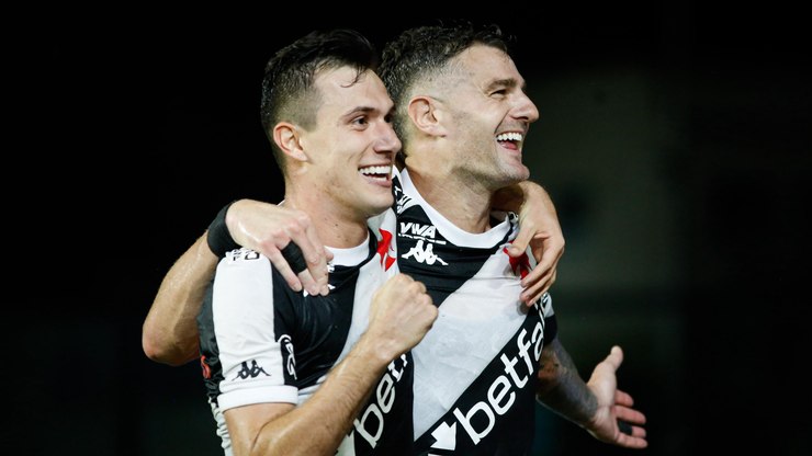 Vasco atropela Fortaleza e joga São Paulo no Z4 do Brasileirão