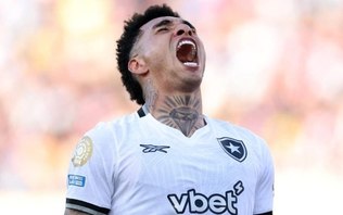 Enorme, Botafogo vence o PSG, faz história e vira líder