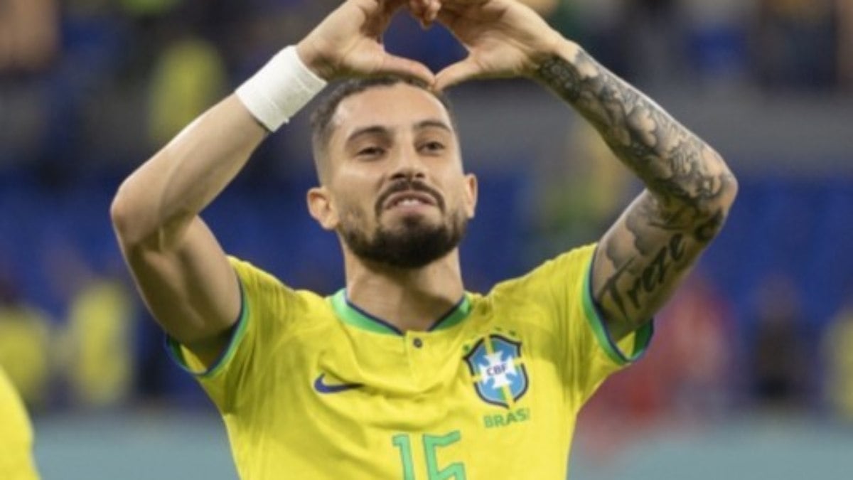 Alex Telles defende a seleção brasileira no Catar