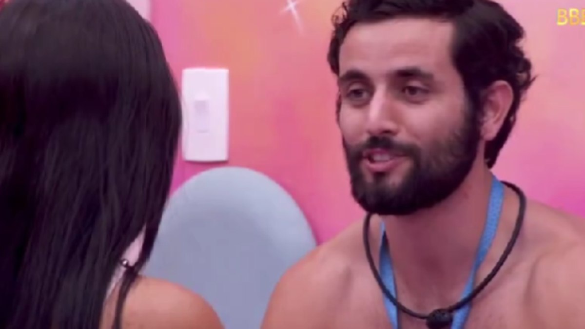 BBB: Matteus dedica cantada para Isabelle: 'Nosso beijo tá garantido'