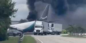 Cargueiro da Amazon sai da pista e deixa 5 mortos em Miami