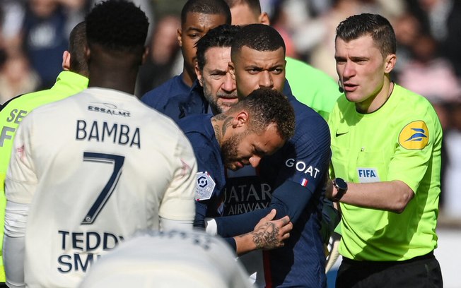 Ex-jogador francês afirma estar feliz com lesão de Neymar