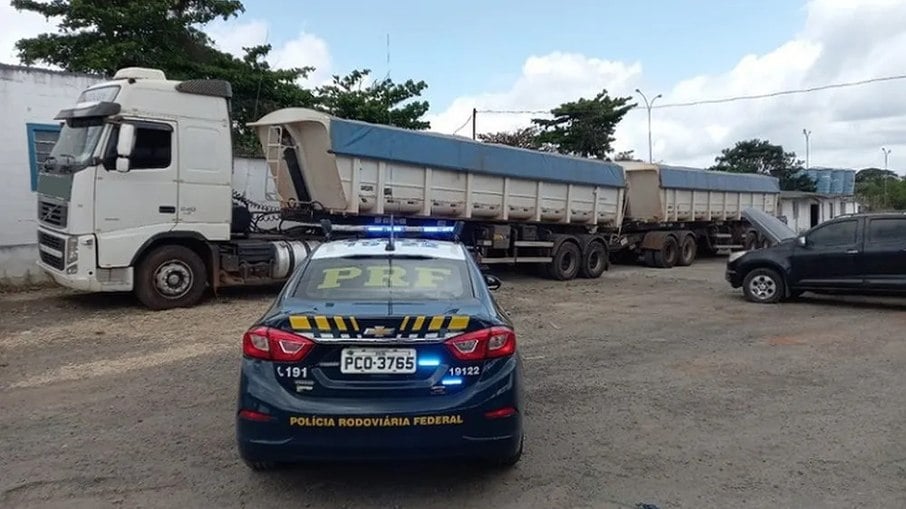 Caminhão apreendido pela Polícia Rodoviária Federal (PRF)
