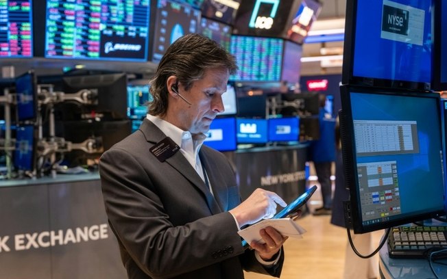 Após 5 meses de ganhos, Wall Street encerra abril em queda