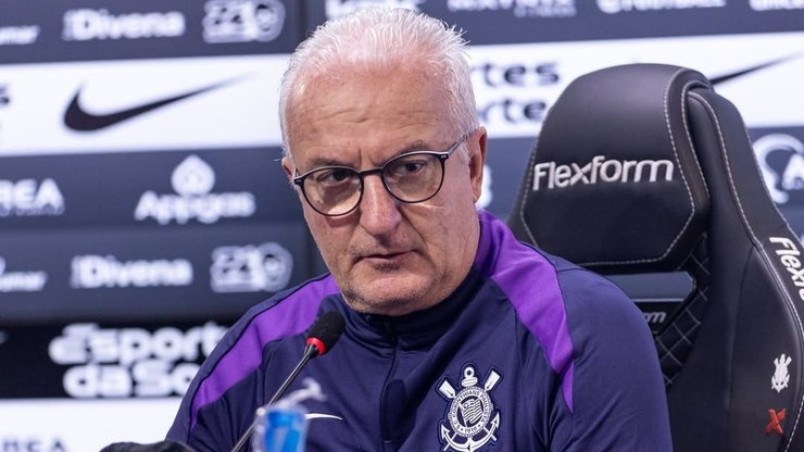 Dorival fala sobre Memphis Depay: 