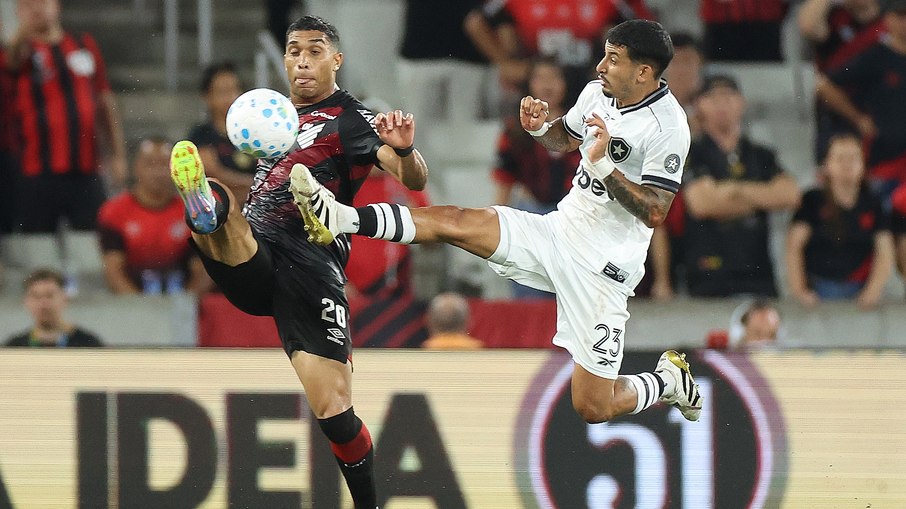 Brasileirão na Data Fifa: Athletico goleia Botafogo e vai ao G4