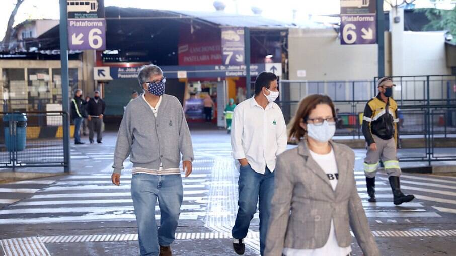 Campinas aguarda novos dados para definir fim da obrigatoriedade de máscara.