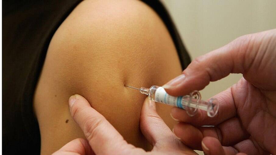 Campanha de vacinação contra a gripe comum começa na segunda (12)