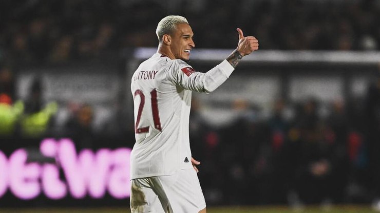 Antony fica perto de adeus ao Manchester United; veja destino