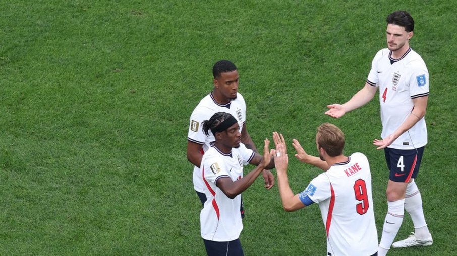 Inglaterra duela pela liderança do Grupo L