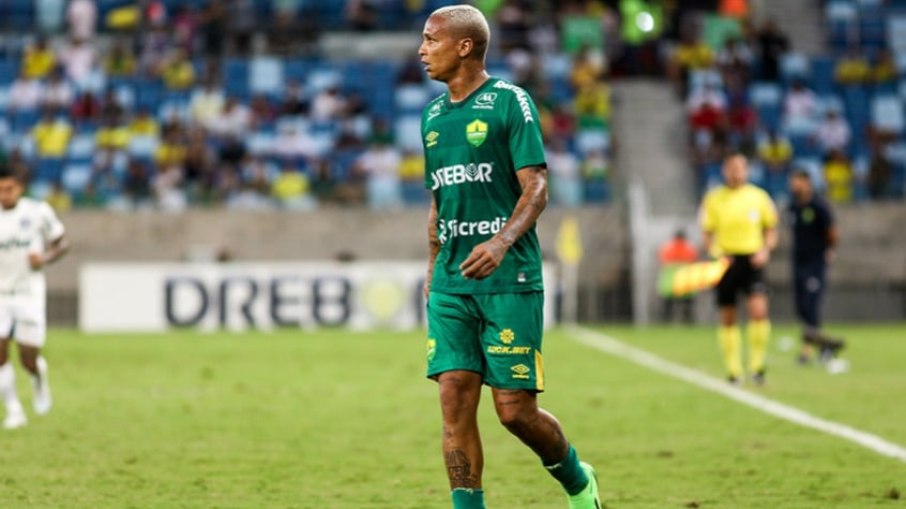 Após celebrar título do Palmeiras, Deyverson é punido pelo Cuiabá