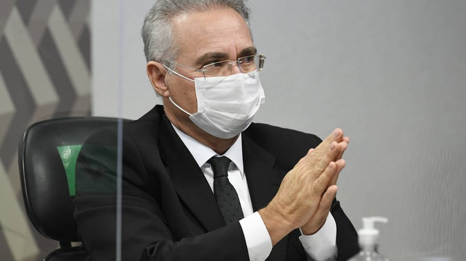 Renan Calheiros condena atos golpistas em Brasília