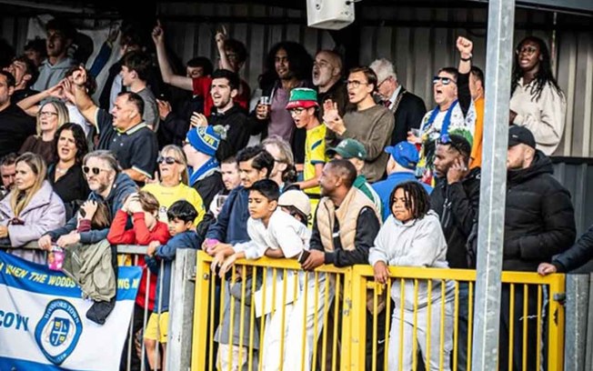 Jogo entre Woodford Town e Mulbarton terá de ser disputado novamente